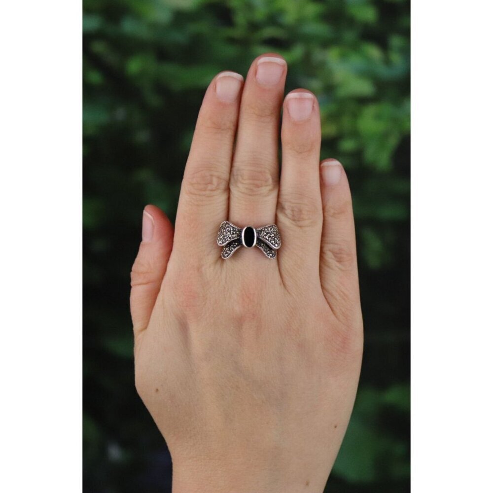 Sterling Silver Onyx and Marcasite Bow Ring Size 8 1/4 - Picture 2 of 7